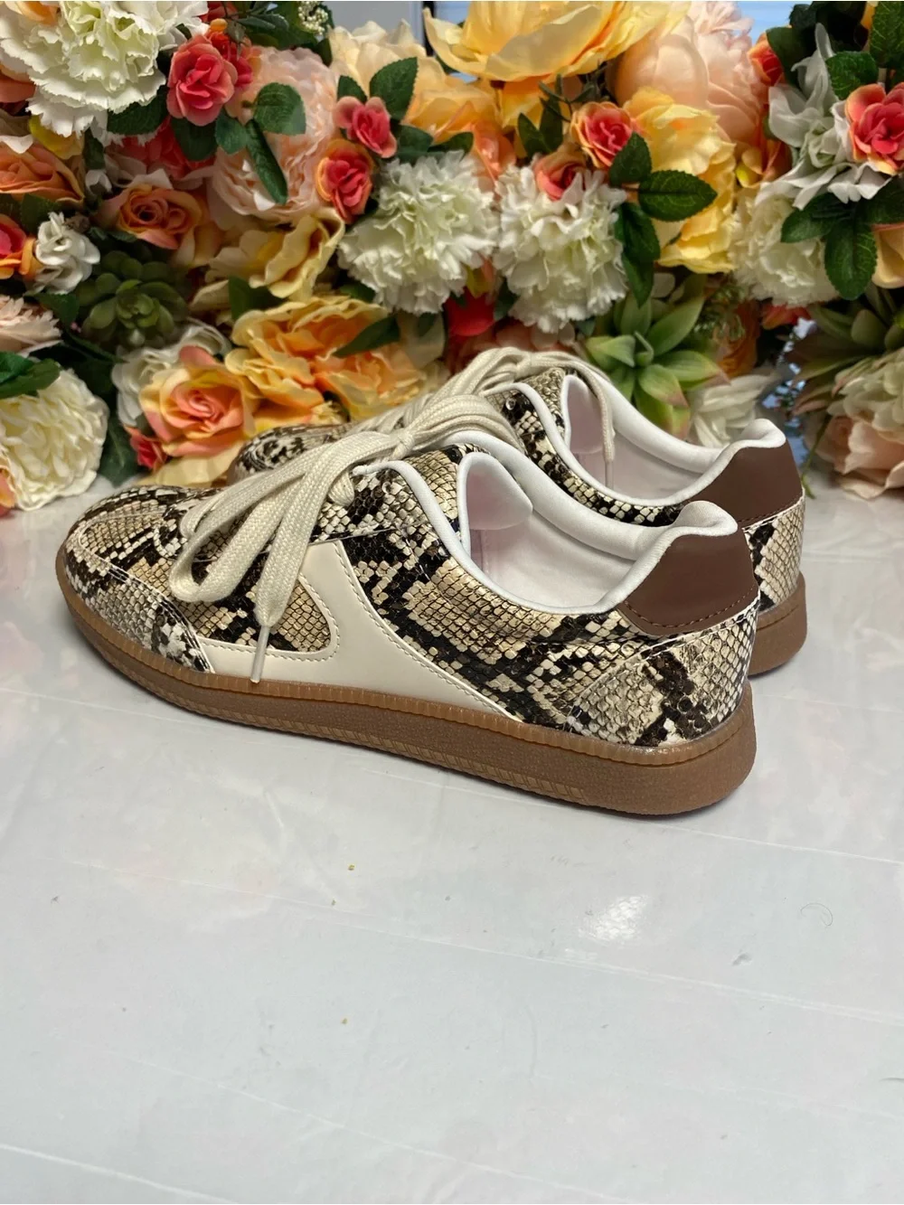 No Boundaries Snake Print Lace-Up Sneakers Size 8.5 Cream Brown